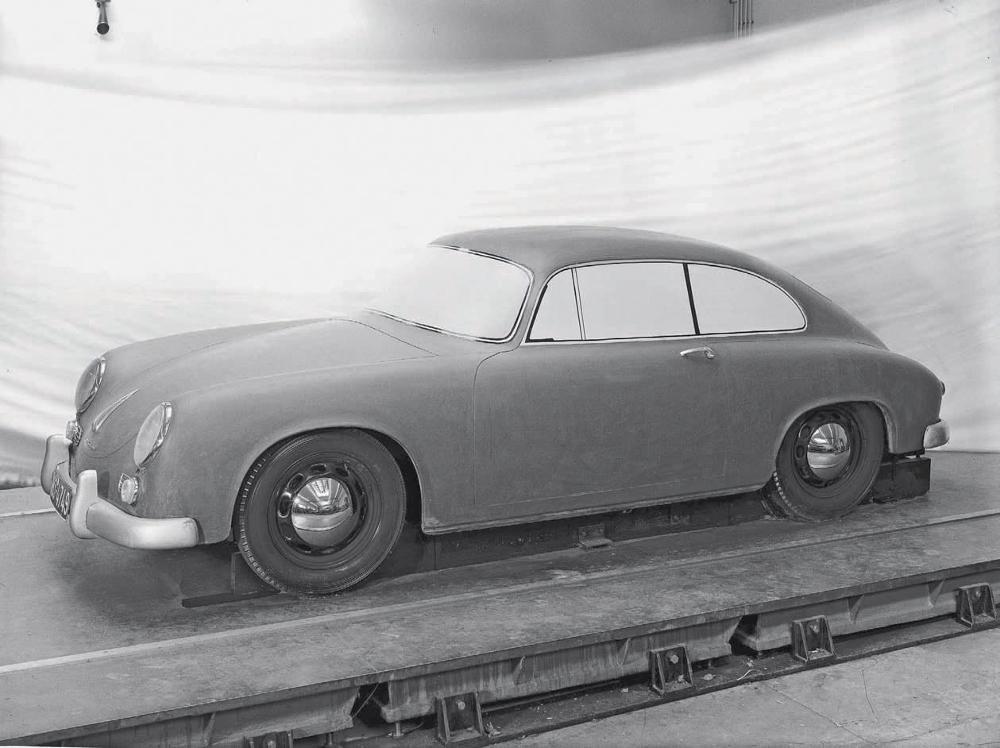 Erwin Komenda’s design team, with Heinrich Klie as his chief modeler, offered this full-scale proposal in 1955. This was the Typ 656. Porsche Archiv