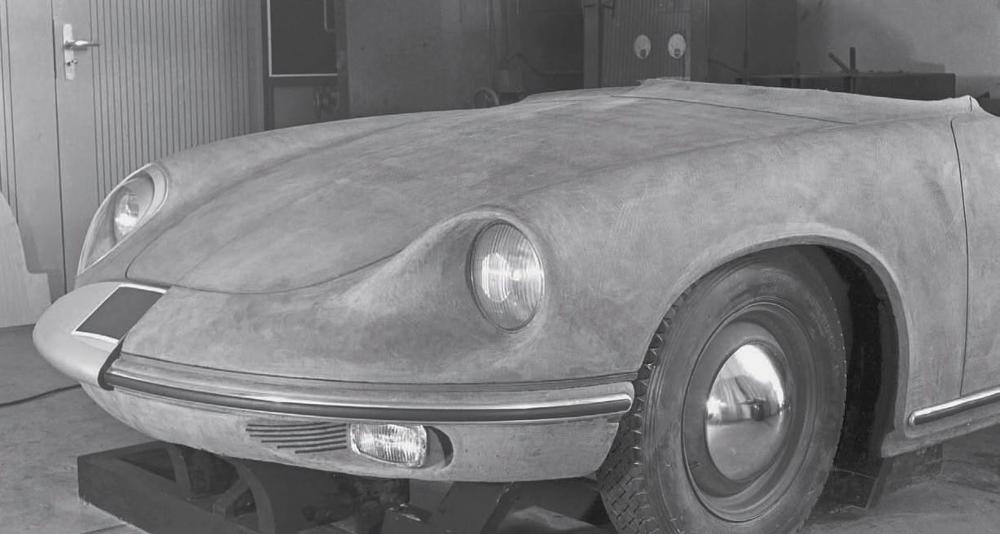 Through January 1956, Heinrich Klie experimented with new front-end ideas. This 1:1-scale clay was an early concept on the 695 platform. Porsche Archiv