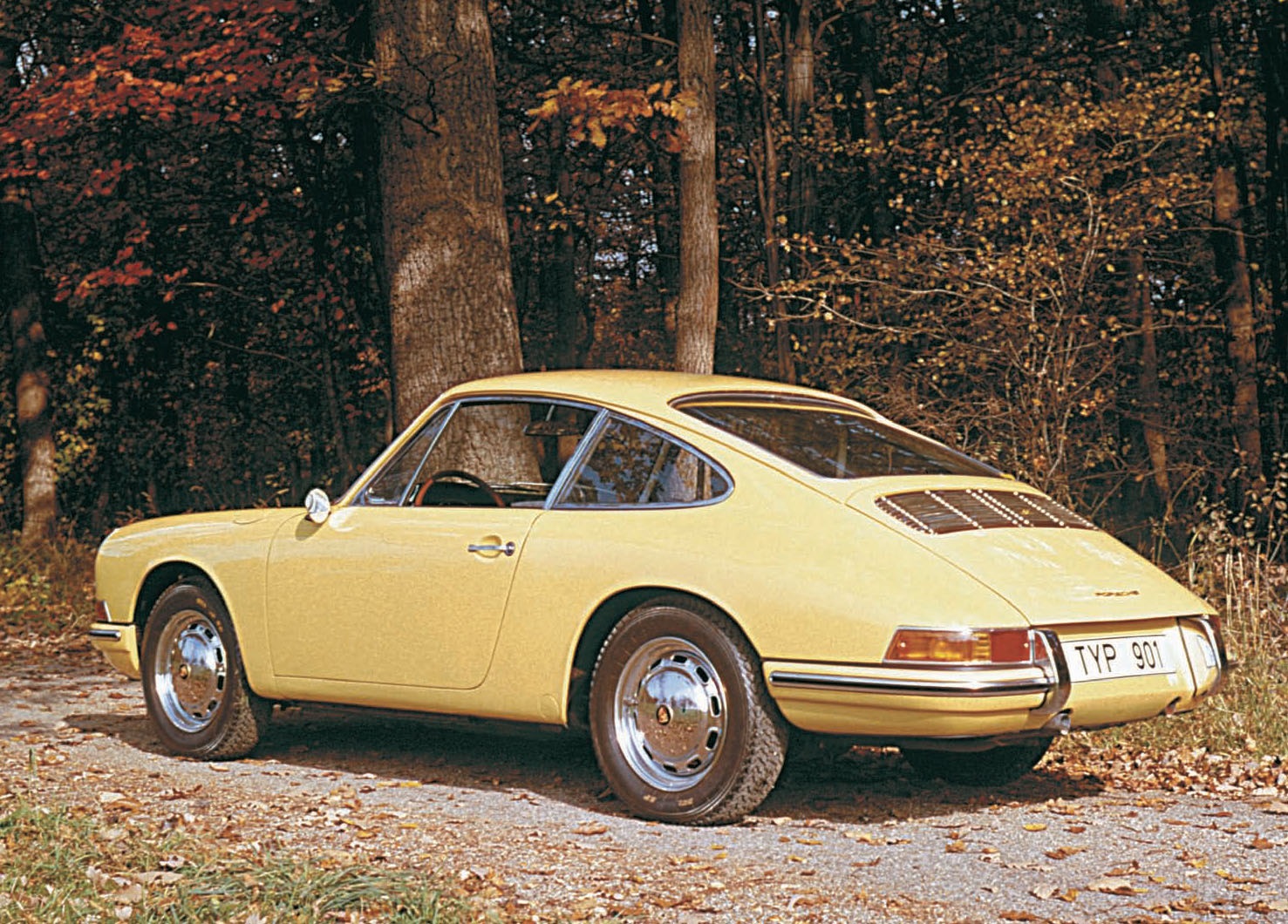 This was perhaps the most highly visible of all the early 911s as sales director Dieter Lenz took the car on a 50,000-kilometer sales tour around Europe. This fifthbuilt prototype ended its life when Porsche engineers dropped it from a crane to test its front-end crash strength. Porsche Archiv