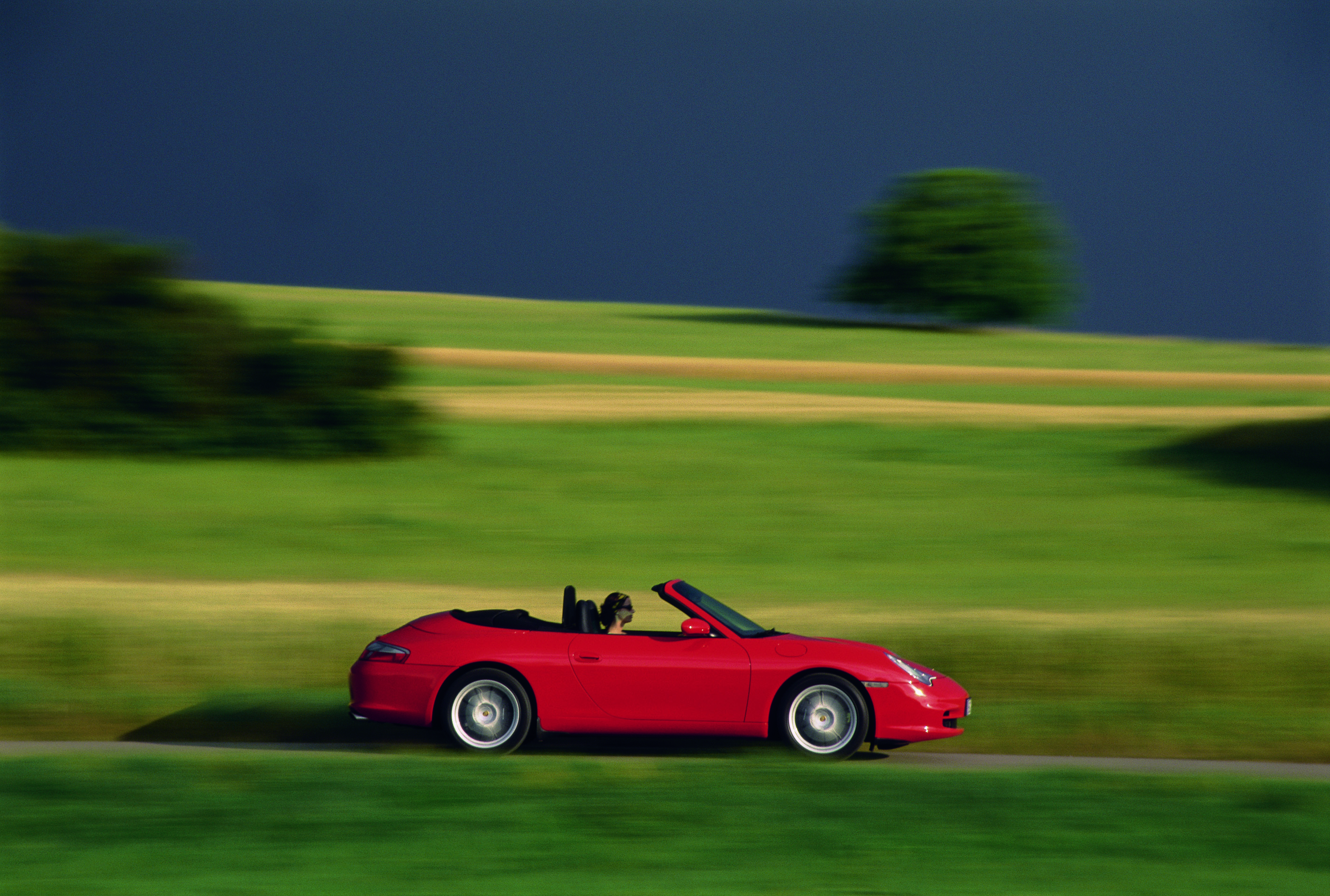 With its wind deflector in place, the 996 Cabrio showed off the graceful lines Pinky Lai had labored to produce. Cabrio buyers received an aluminum hardtop as part of their purchase price. Porsche Archiv